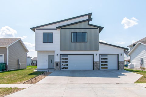 Homes For Sale - 6013 Kodiak Lane<br/> Horace, ND 58047