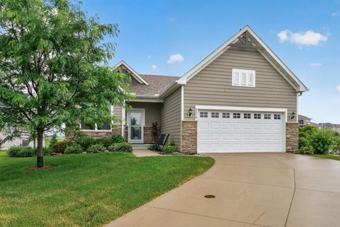 Homes For Sale - 8270 Oakview Court<br/> Maple Grove, MN 55369