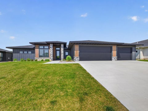 Homes For Sale - 1547 Shannon Oaks Boulevard<br/> Rochester, MN 55906