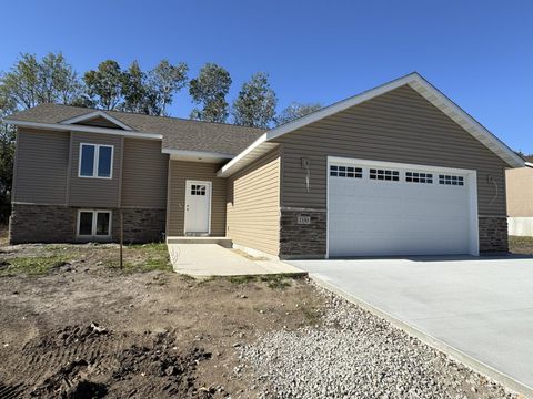 Homes For Sale - 1330 Greenleaf Road<br/> Owatonna, MN 55060