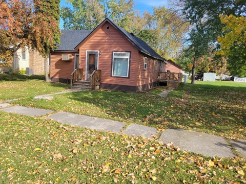 Homes For Sale - 614 S Douglas Avenue<br/> Hallock, MN 56728