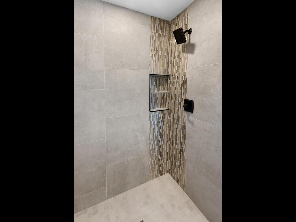 14913 Oakwood Drive, Burnsville, Minnesota image 29