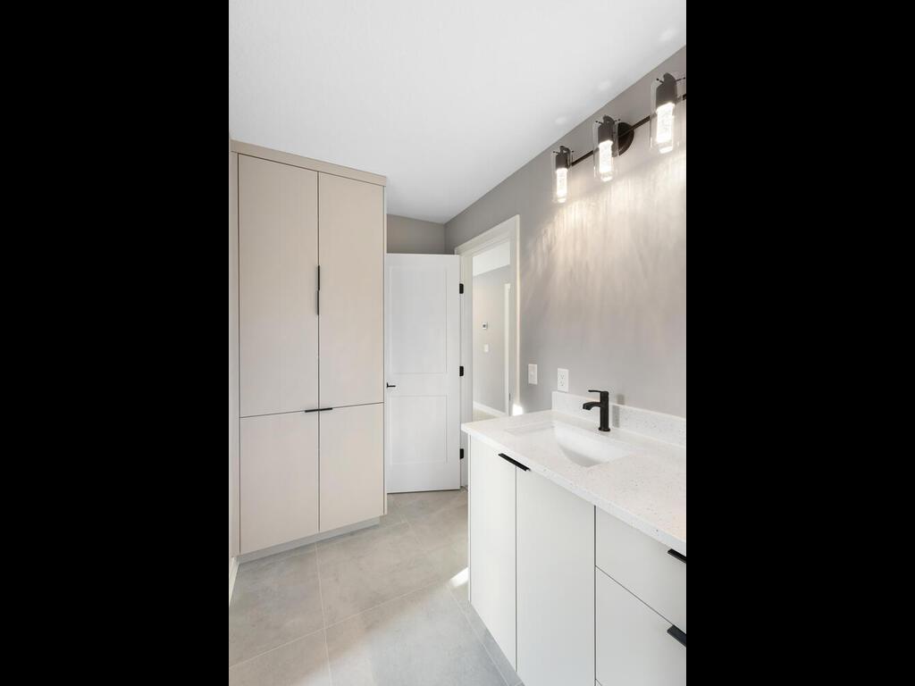 14913 Oakwood Drive, Burnsville, Minnesota image 37