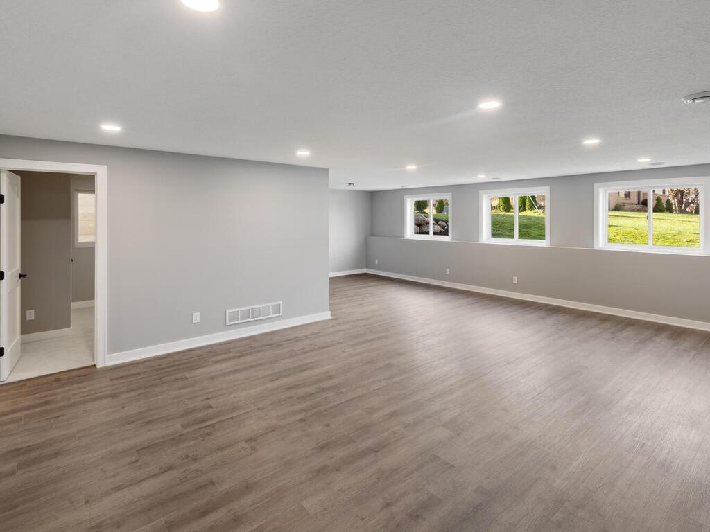 14913 Oakwood Drive, Burnsville, Minnesota image 41