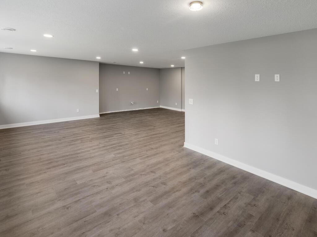 14913 Oakwood Drive, Burnsville, Minnesota image 44