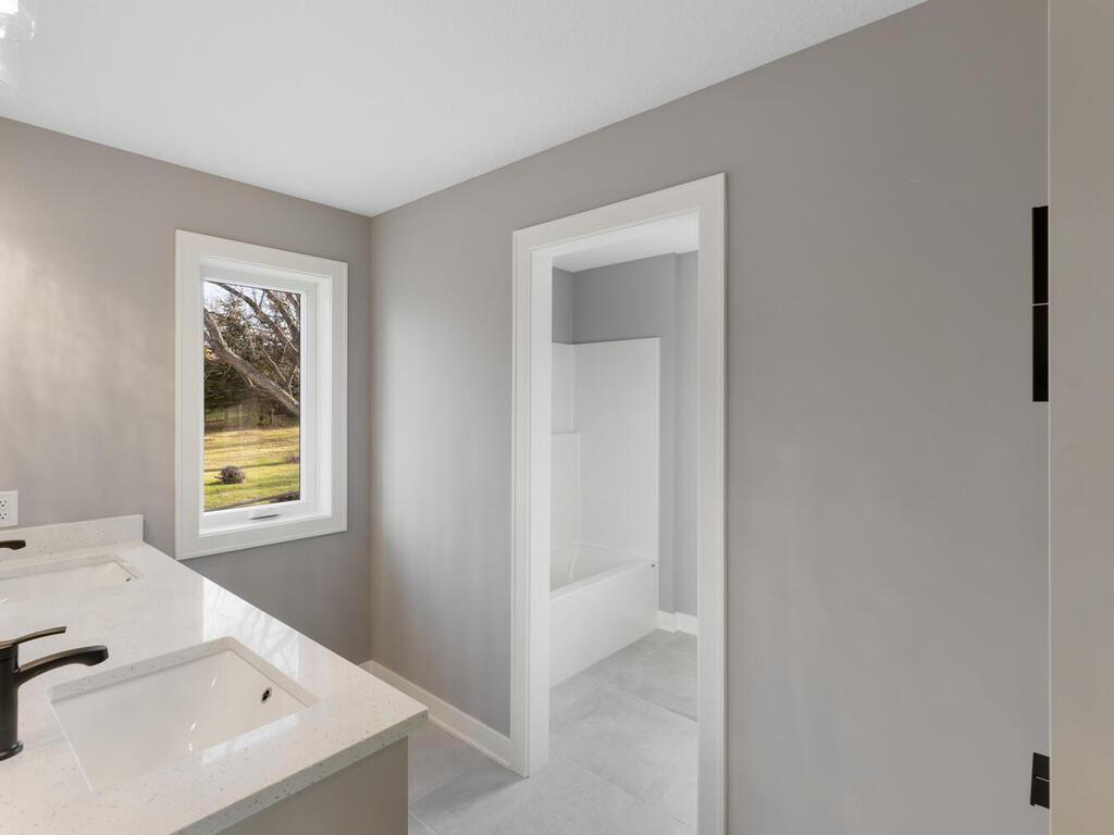 14913 Oakwood Drive, Burnsville, Minnesota image 39