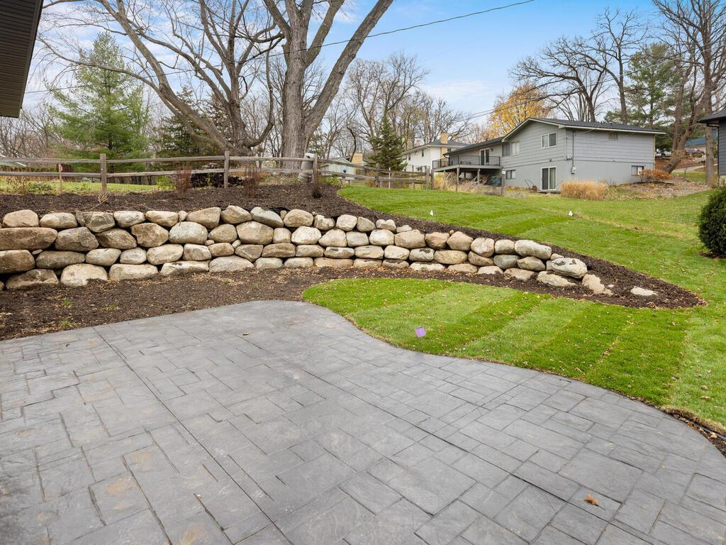 14913 Oakwood Drive, Burnsville, Minnesota image 8