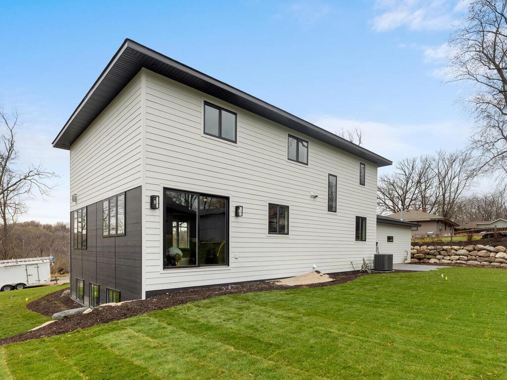 14913 Oakwood Drive, Burnsville, Minnesota image 4
