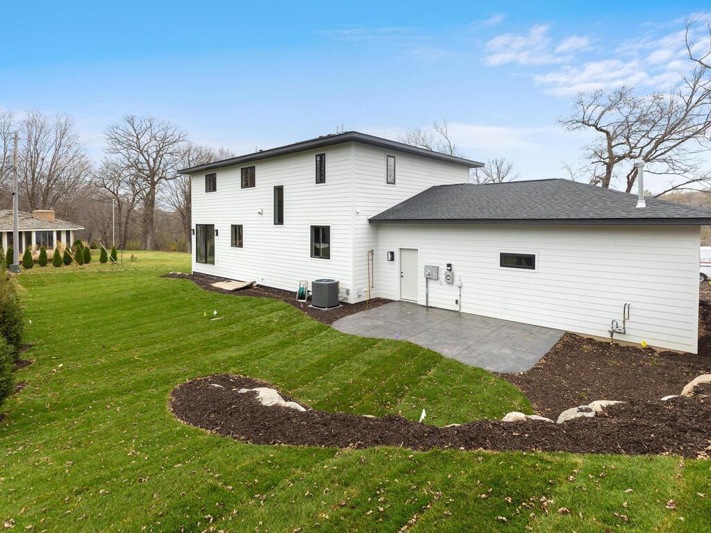 14913 Oakwood Drive, Burnsville, Minnesota image 5
