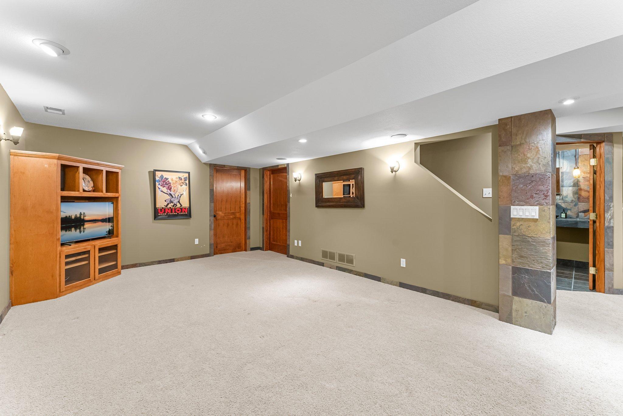 2408 Hunter Drive, Chanhassen, Minnesota image 25