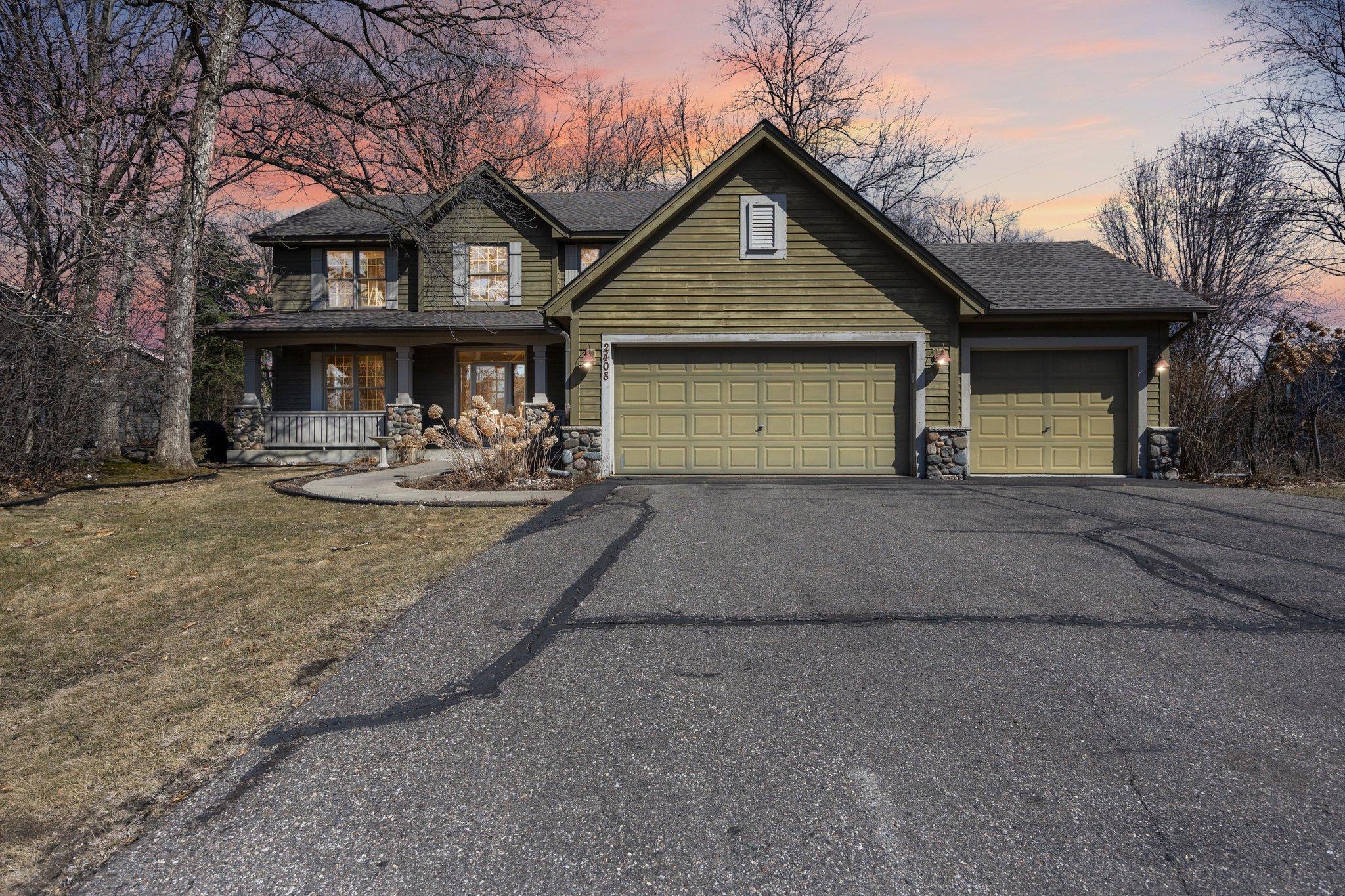 2408 Hunter Drive, Chanhassen, Minnesota image 1