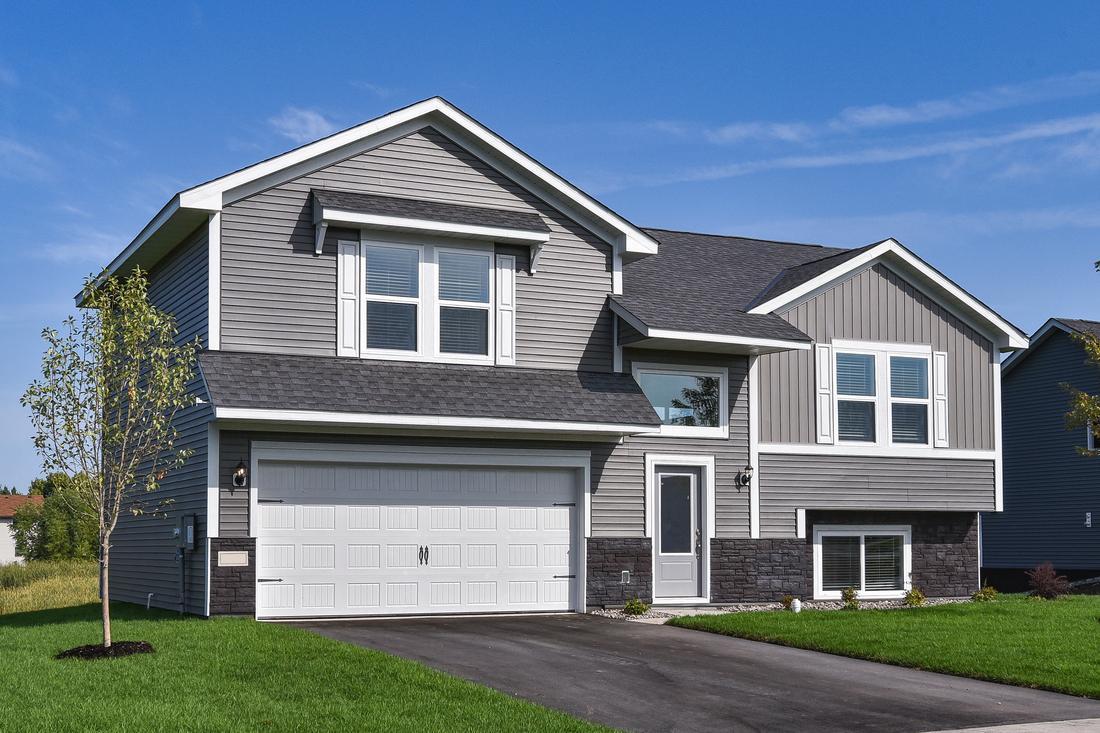 10108 Twin Lakes Parkway, Elk River, Minnesota image 1