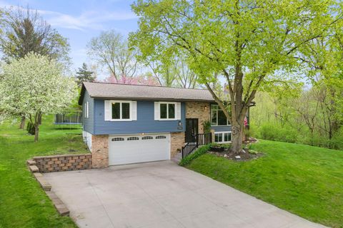 Homes For Sale - 19031 Jordan Trail<br/> Dakota County, Lakeville, MN 55044