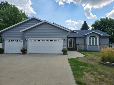Homes For Sale - 1101 5th Avenue<br/> Barnesville, MN 56514