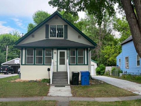 Homes For Sale - 1015 12th Street<br/> Fargo, ND 58102