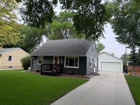 Homes For Sale - 1005 20th Street<br/> Fargo, ND 58103