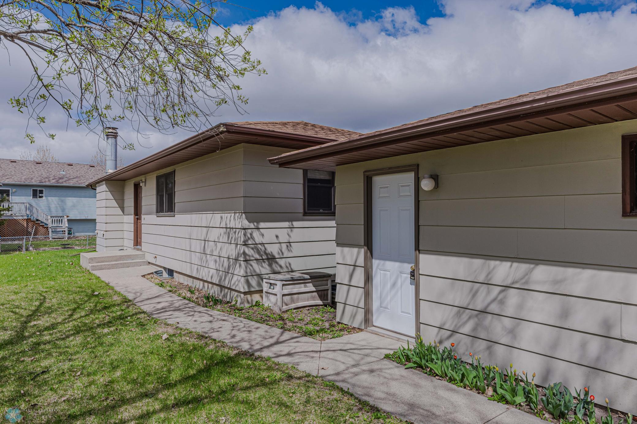 1139 19th Street, Moorhead, Minnesota image 2
