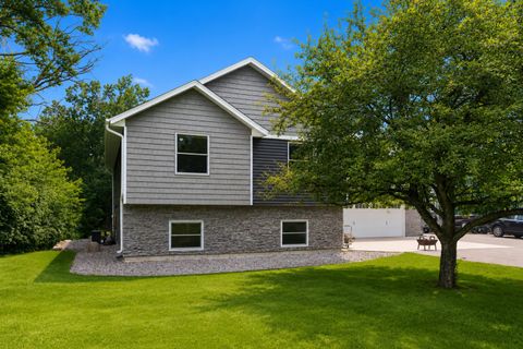 Homes For Sale - 8045 59th Street<br/> Washington County, Lake Elmo, MN 55042
