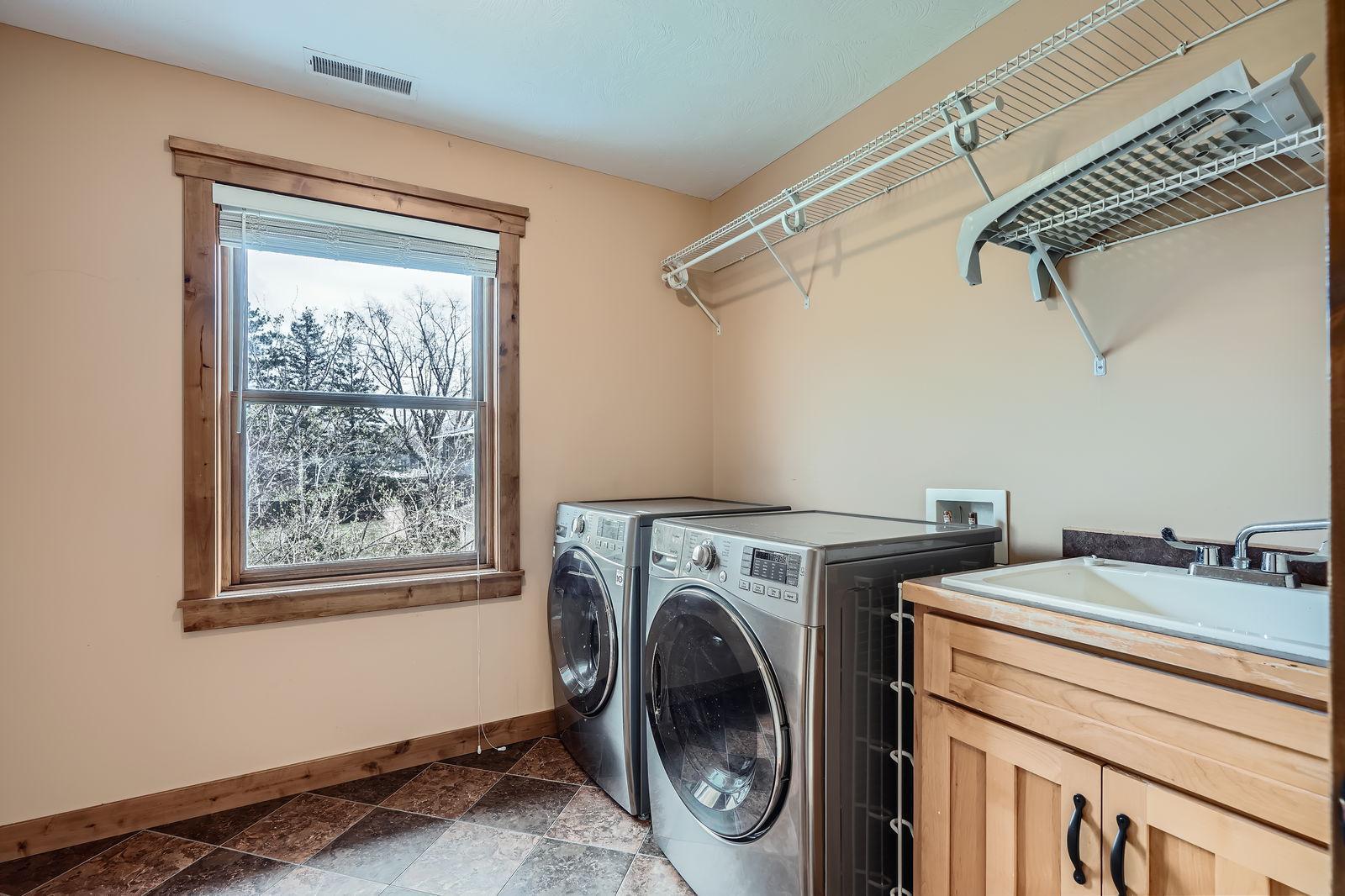 9599 Brookview Circle, Woodbury, Minnesota image 24