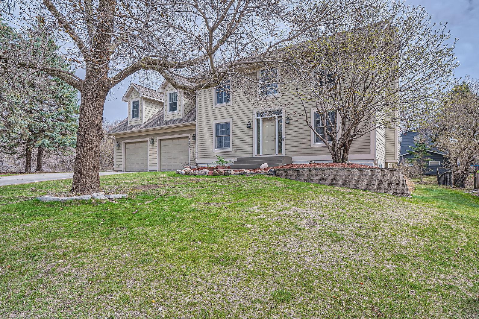 9599 Brookview Circle, Woodbury, Minnesota image 1