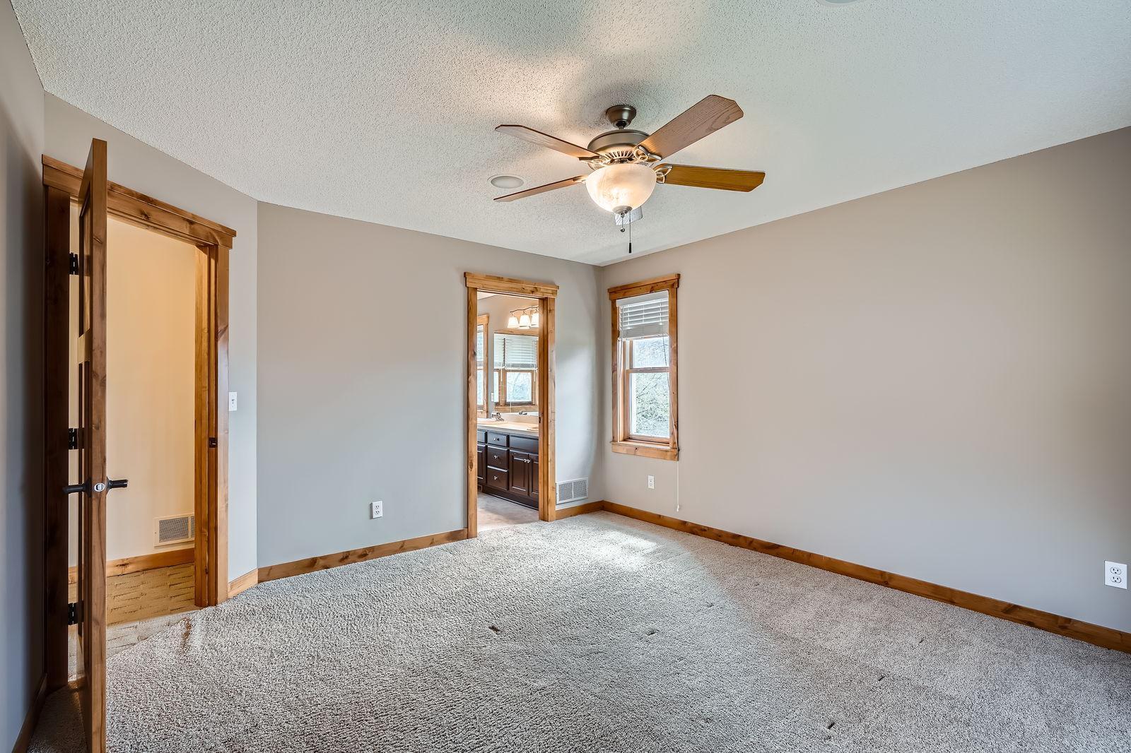 9599 Brookview Circle, Woodbury, Minnesota image 17
