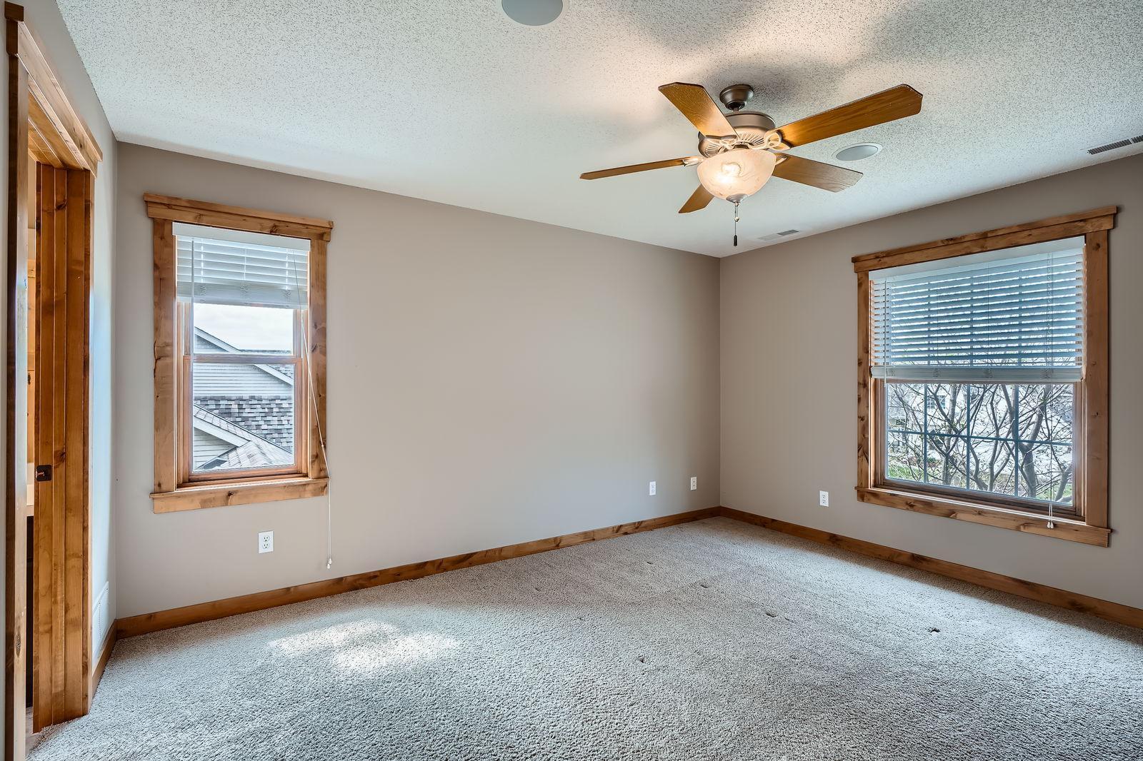 9599 Brookview Circle, Woodbury, Minnesota image 15