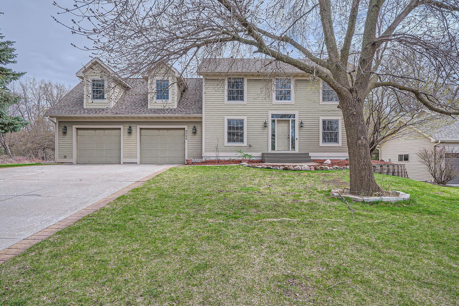 9599 Brookview Circle, Woodbury, Minnesota image 2