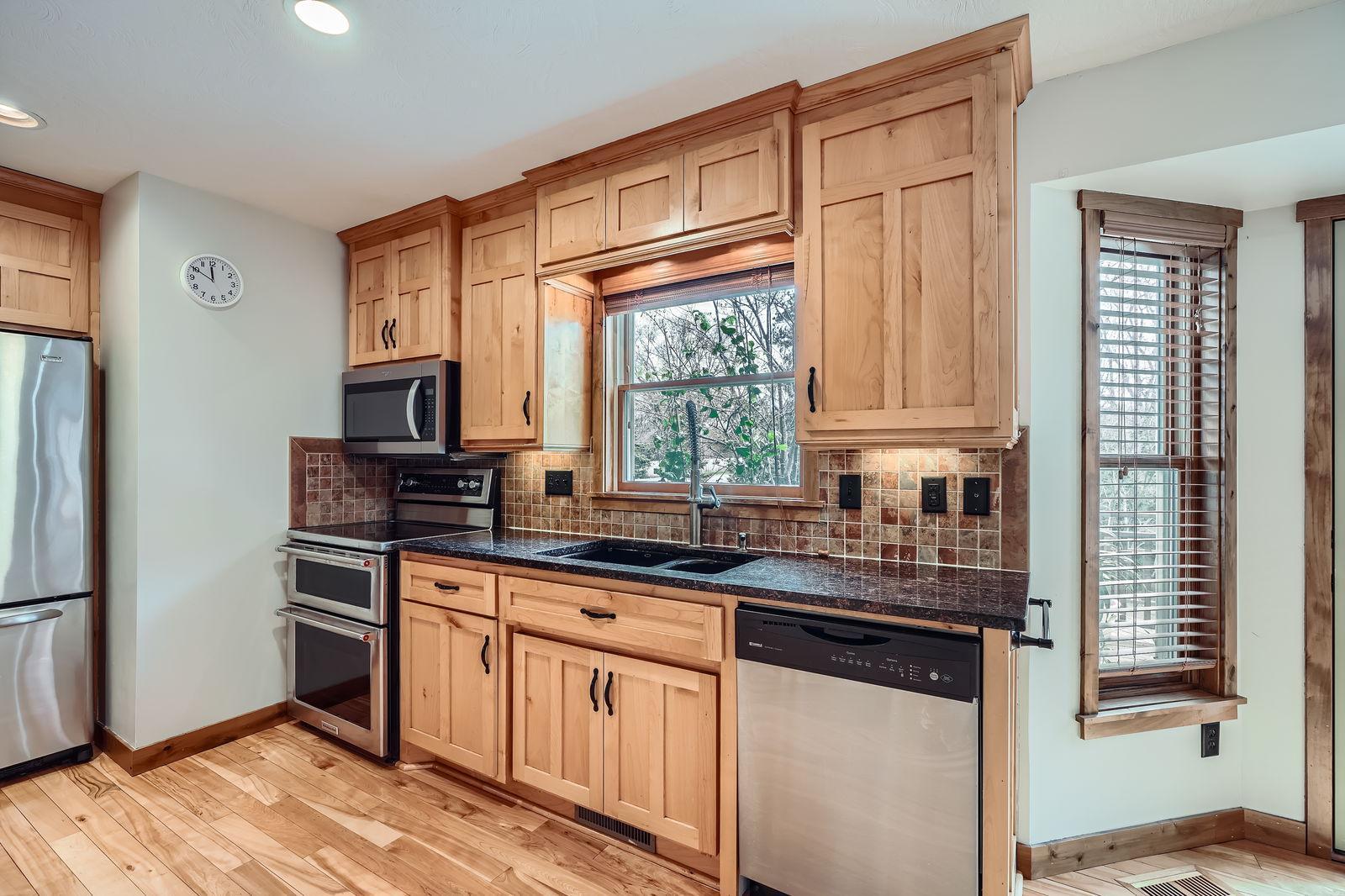 9599 Brookview Circle, Woodbury, Minnesota image 10