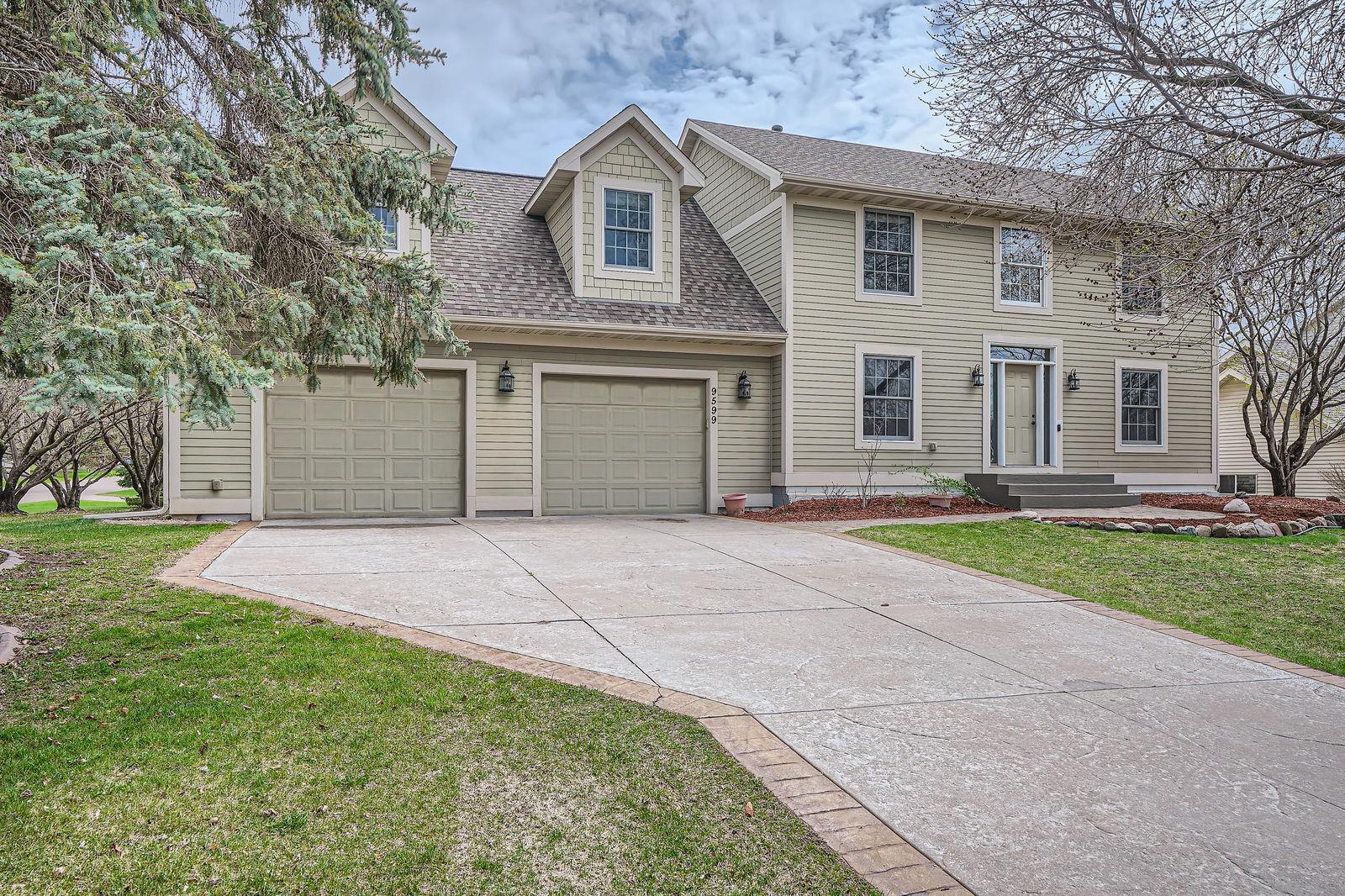 9599 Brookview Circle, Woodbury, Minnesota image 3