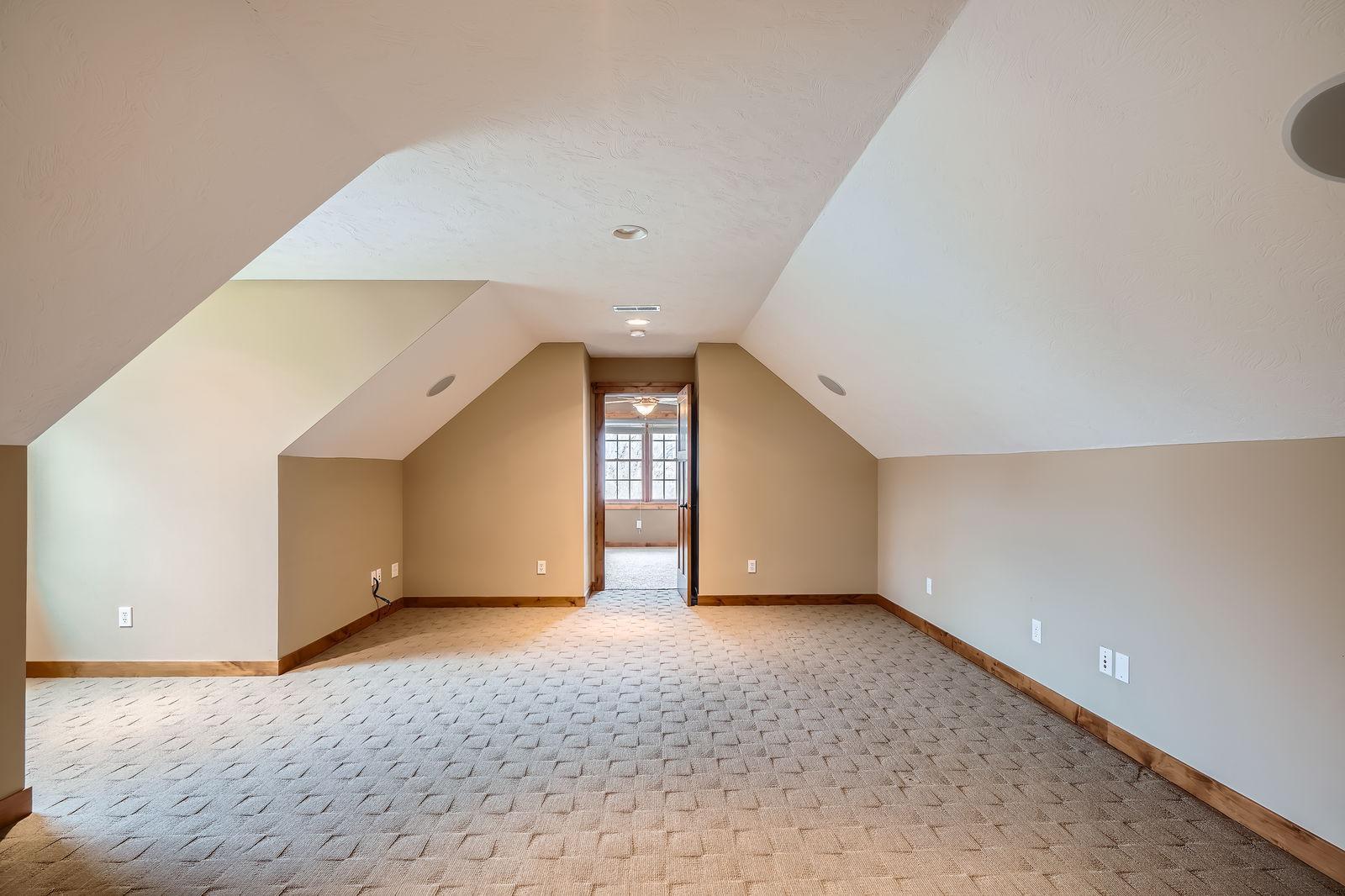 9599 Brookview Circle, Woodbury, Minnesota image 23