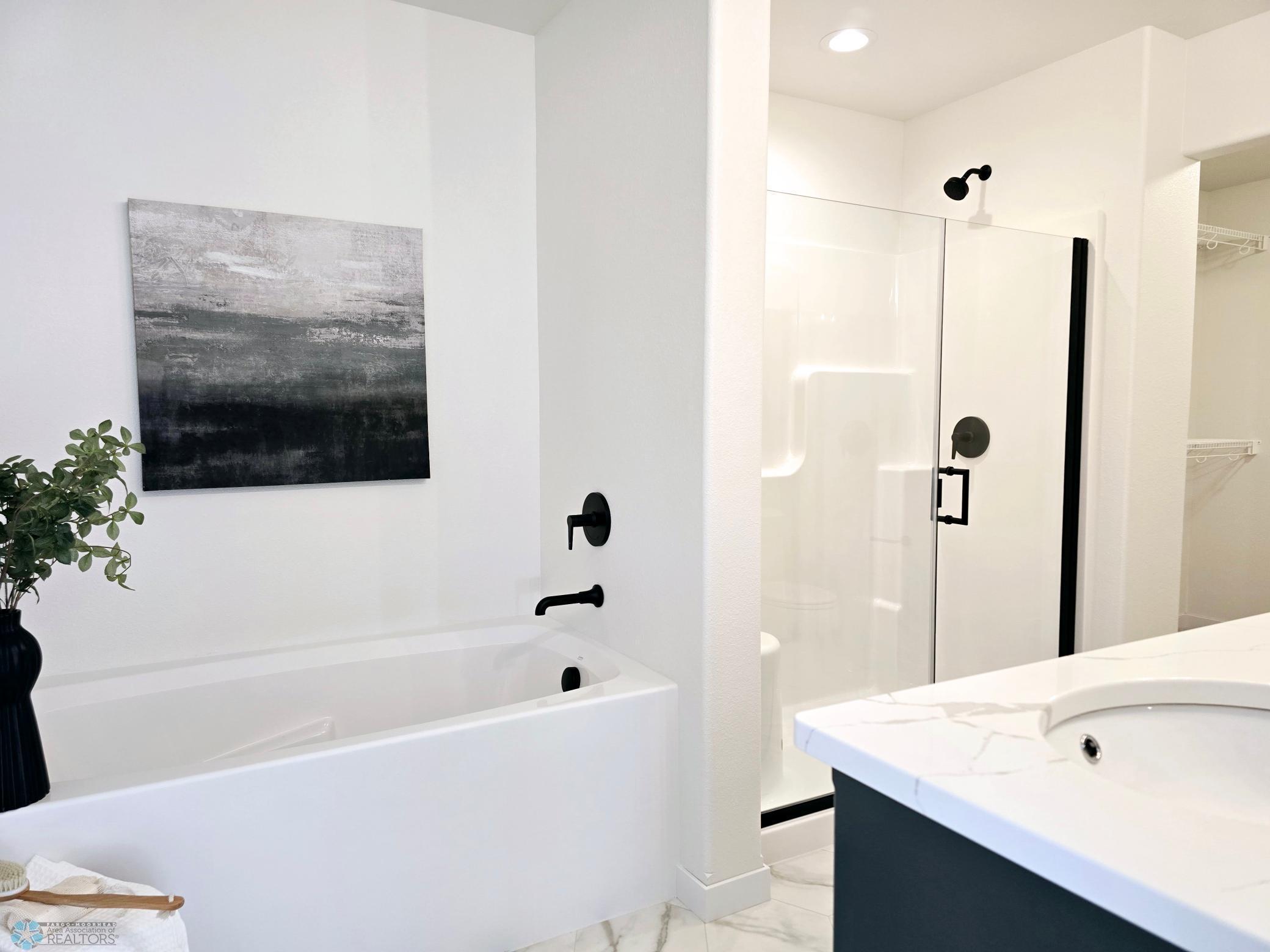 Fargo, North Dakota 58104, United States, 3 Bedrooms Bedrooms, ,3 BathroomsBathrooms,Residential,Pending,57848