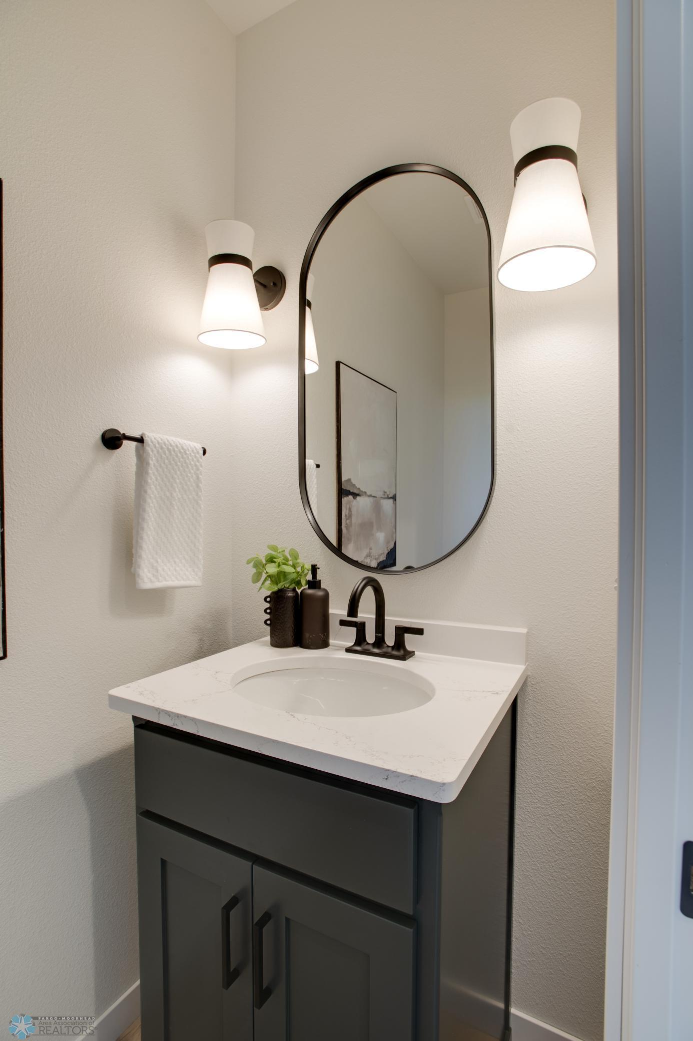 Fargo, North Dakota 58104, United States, 3 Bedrooms Bedrooms, ,3 BathroomsBathrooms,Residential,Pending,57848