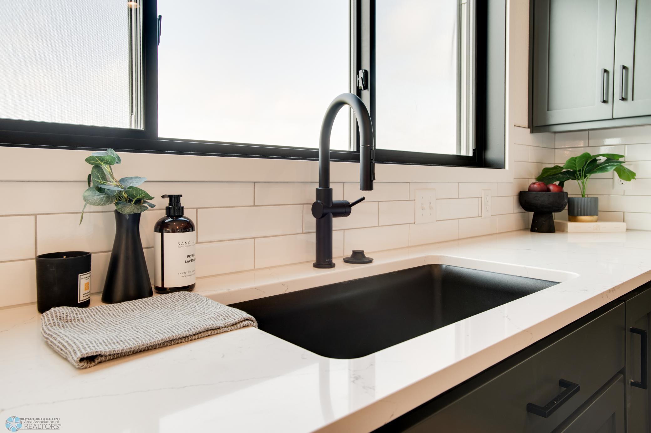 Fargo, North Dakota 58104, United States, 3 Bedrooms Bedrooms, ,3 BathroomsBathrooms,Residential,Pending,57848