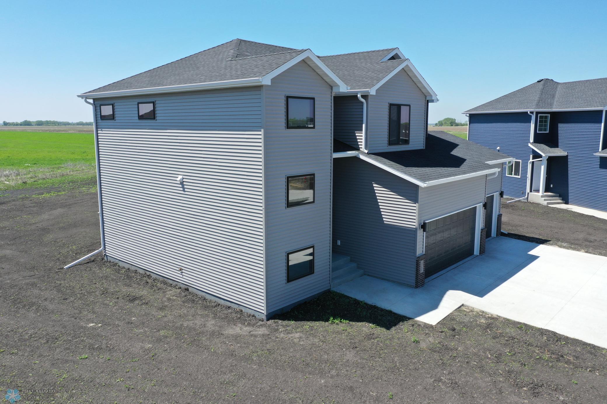 Fargo, North Dakota 58104, United States, 3 Bedrooms Bedrooms, ,3 BathroomsBathrooms,Residential,Pending,57848