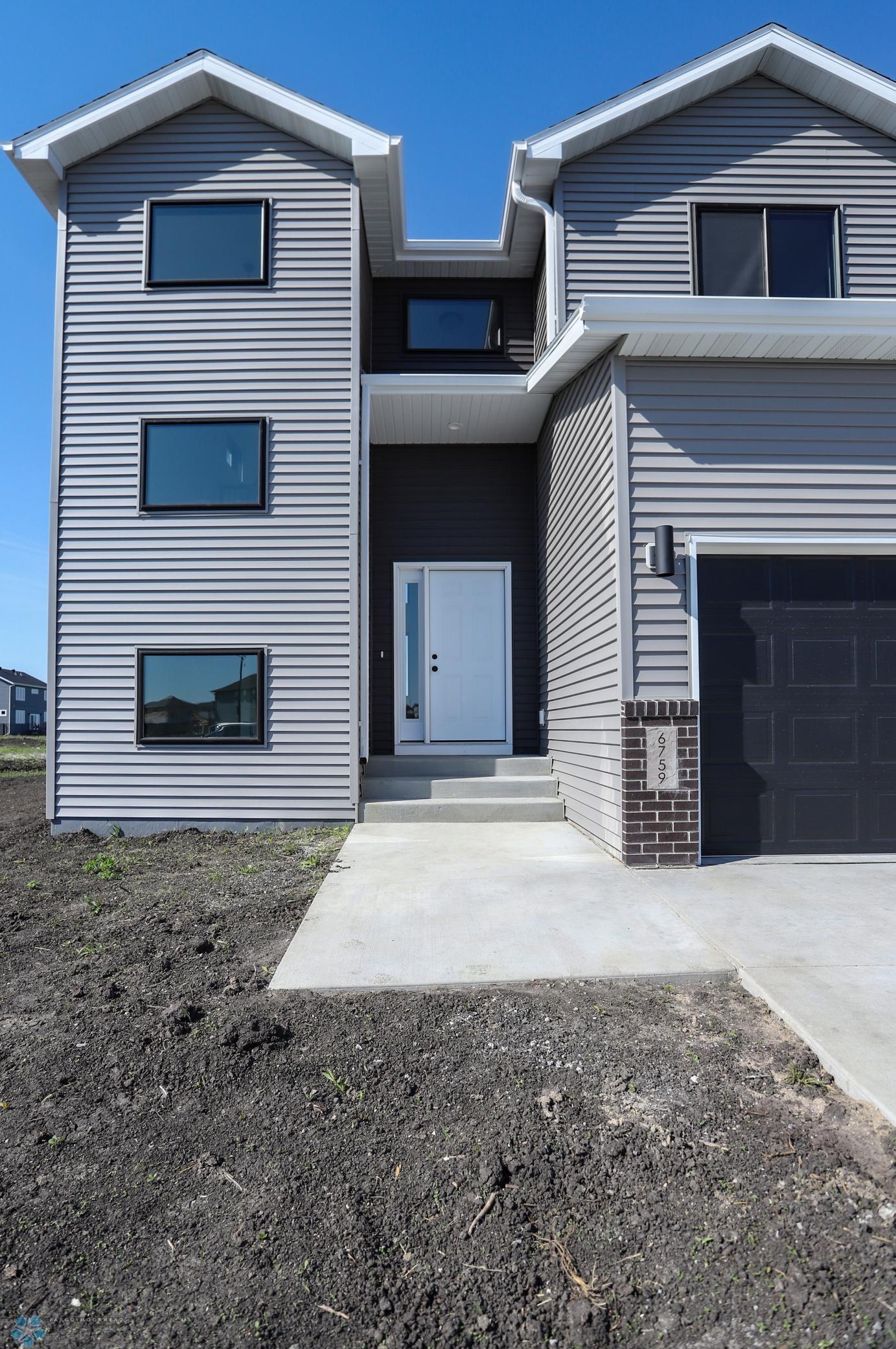 Fargo, North Dakota 58104, United States, 3 Bedrooms Bedrooms, ,3 BathroomsBathrooms,Residential,Pending,57848