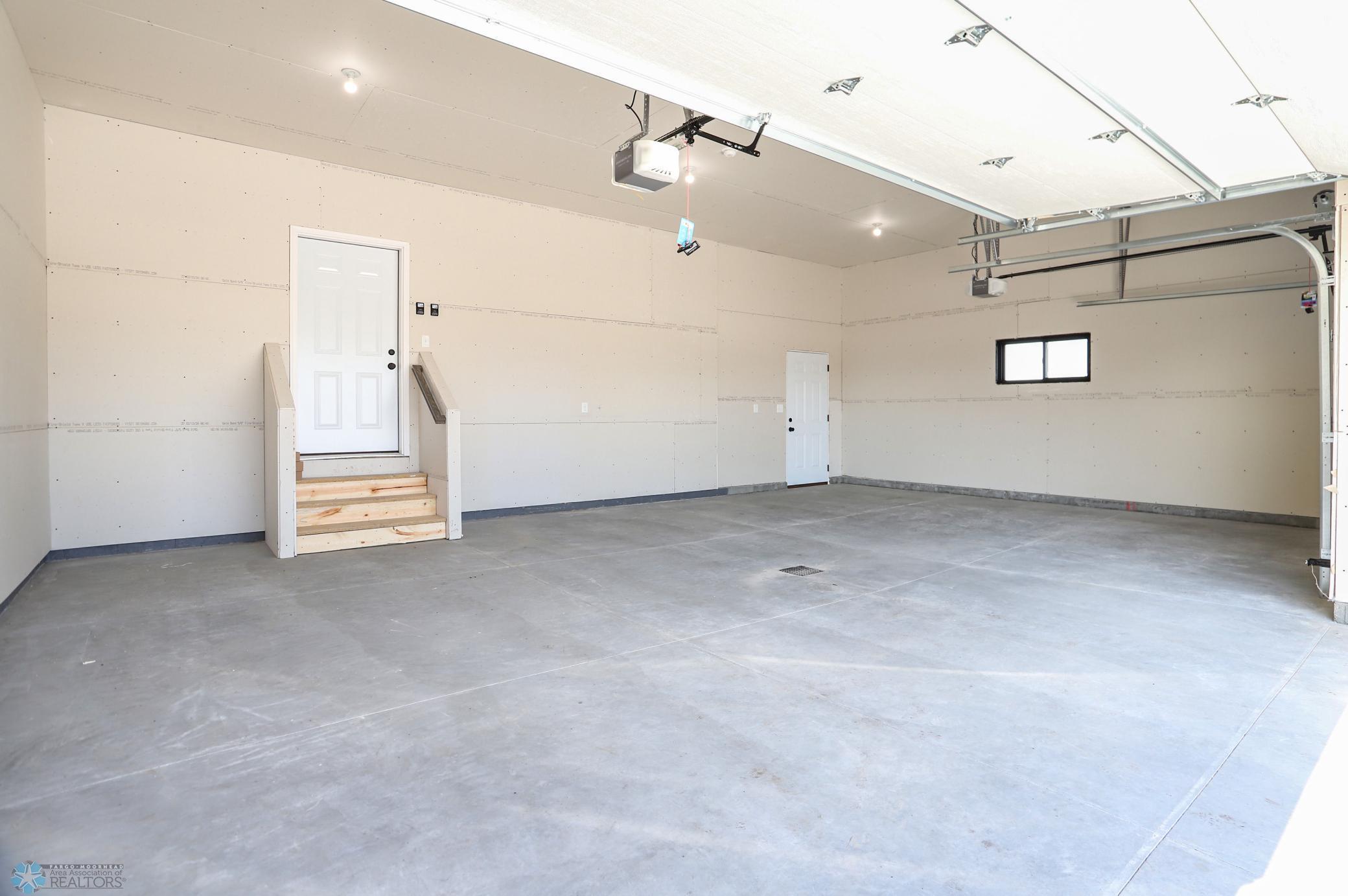 Fargo, North Dakota 58104, United States, 3 Bedrooms Bedrooms, ,3 BathroomsBathrooms,Residential,Pending,57848