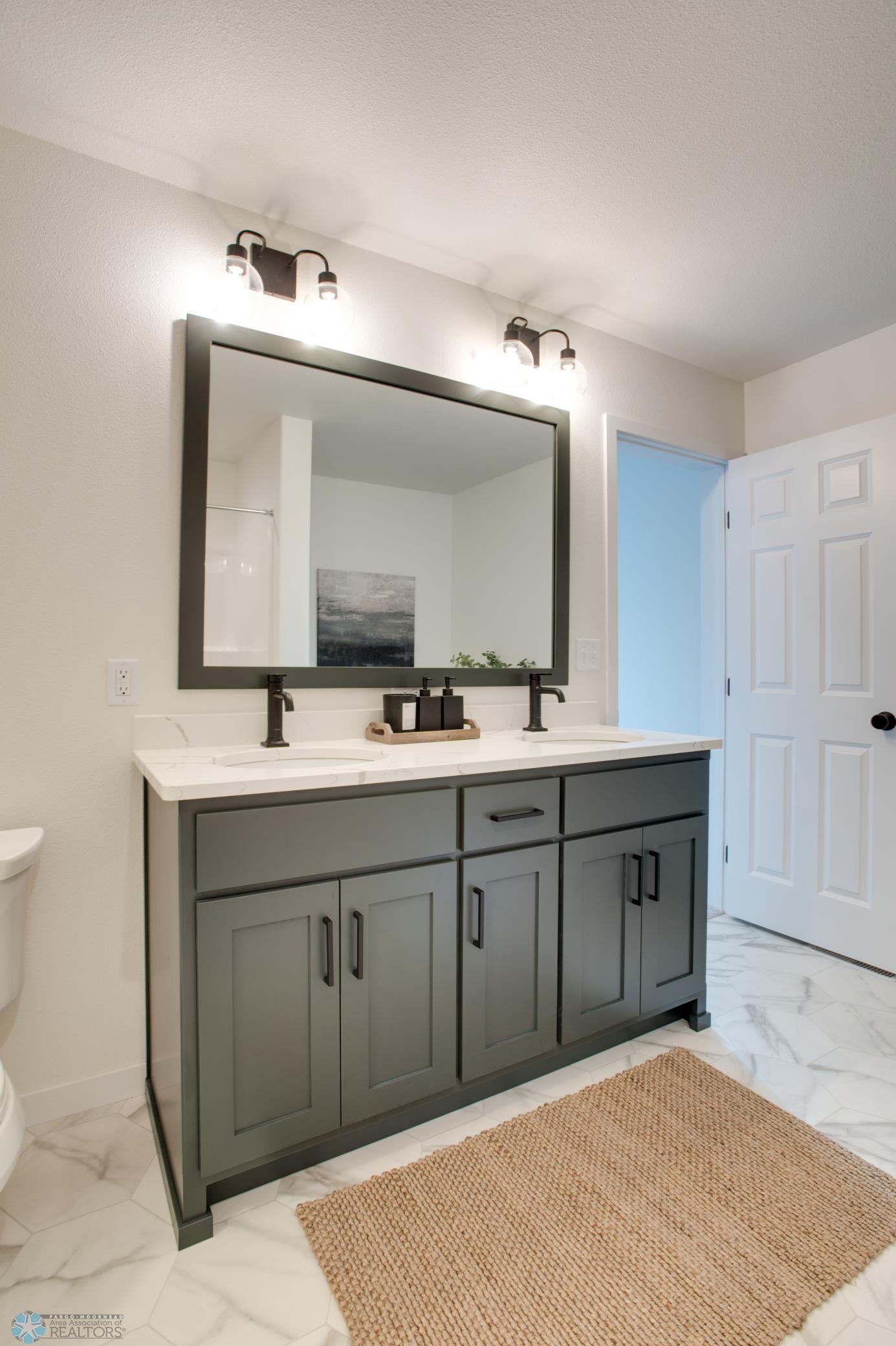 Fargo, North Dakota 58104, United States, 3 Bedrooms Bedrooms, ,3 BathroomsBathrooms,Residential,Pending,57848