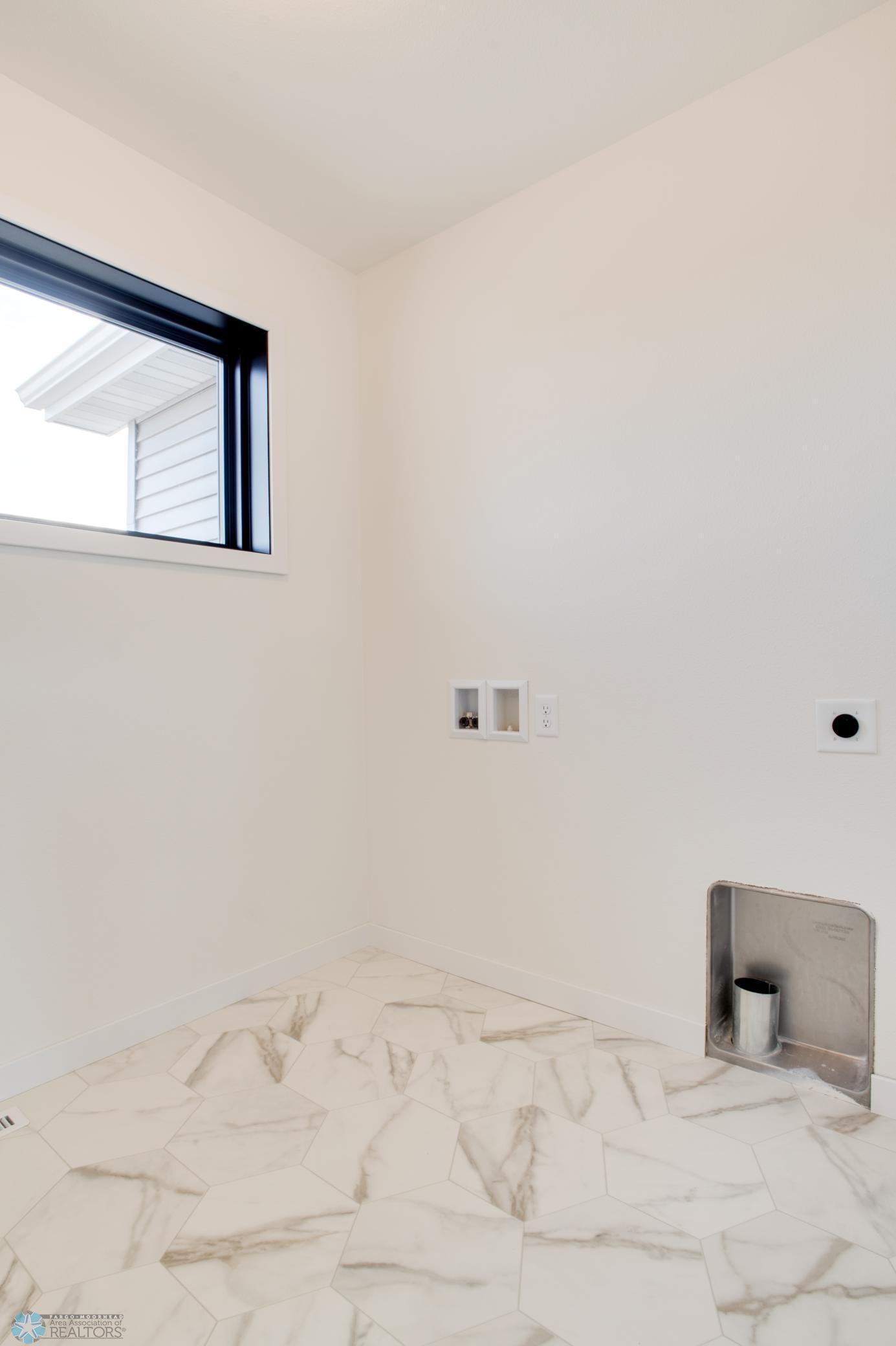 Fargo, North Dakota 58104, United States, 3 Bedrooms Bedrooms, ,3 BathroomsBathrooms,Residential,Pending,57848