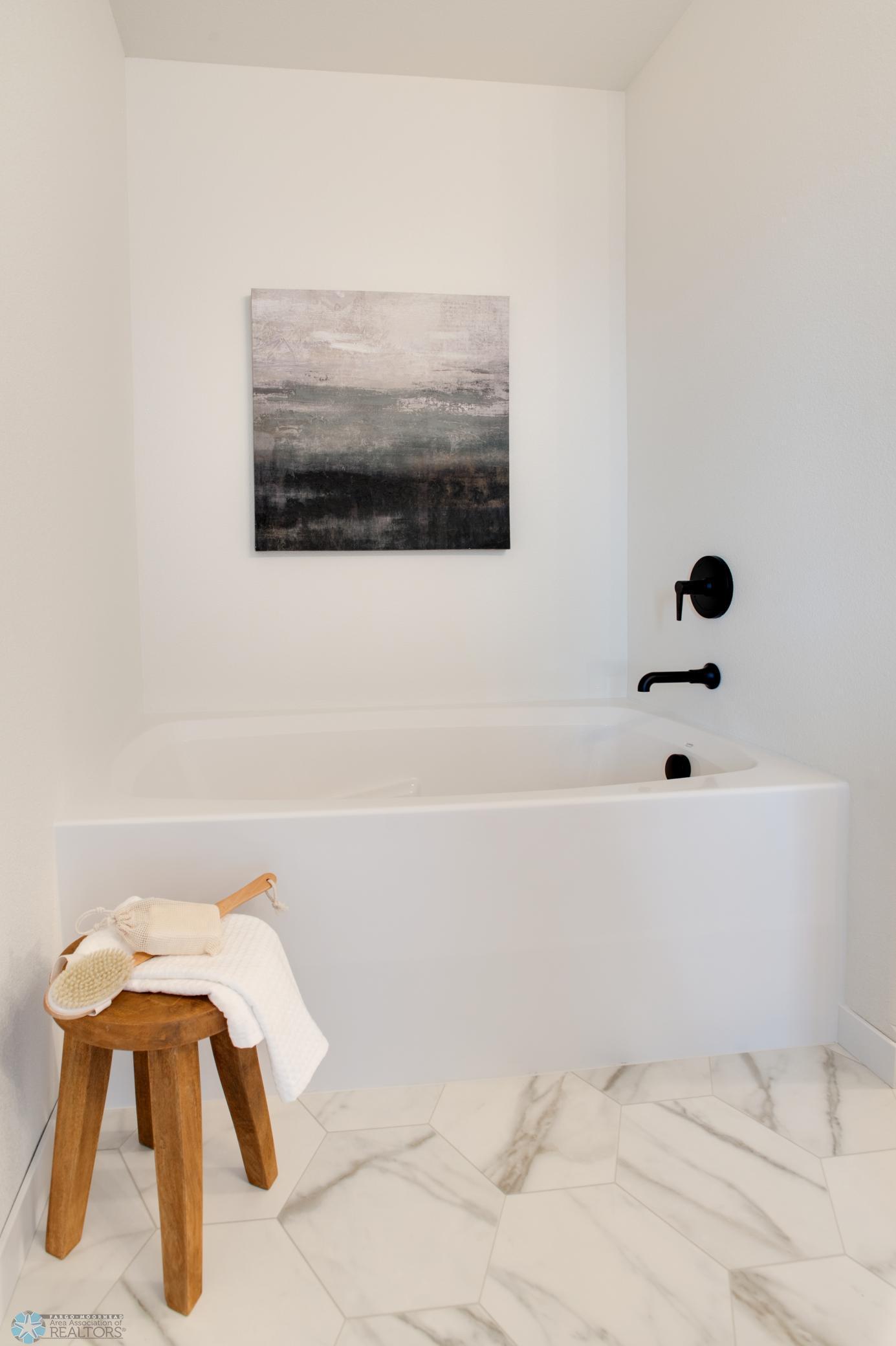 Fargo, North Dakota 58104, United States, 3 Bedrooms Bedrooms, ,3 BathroomsBathrooms,Residential,Pending,57848