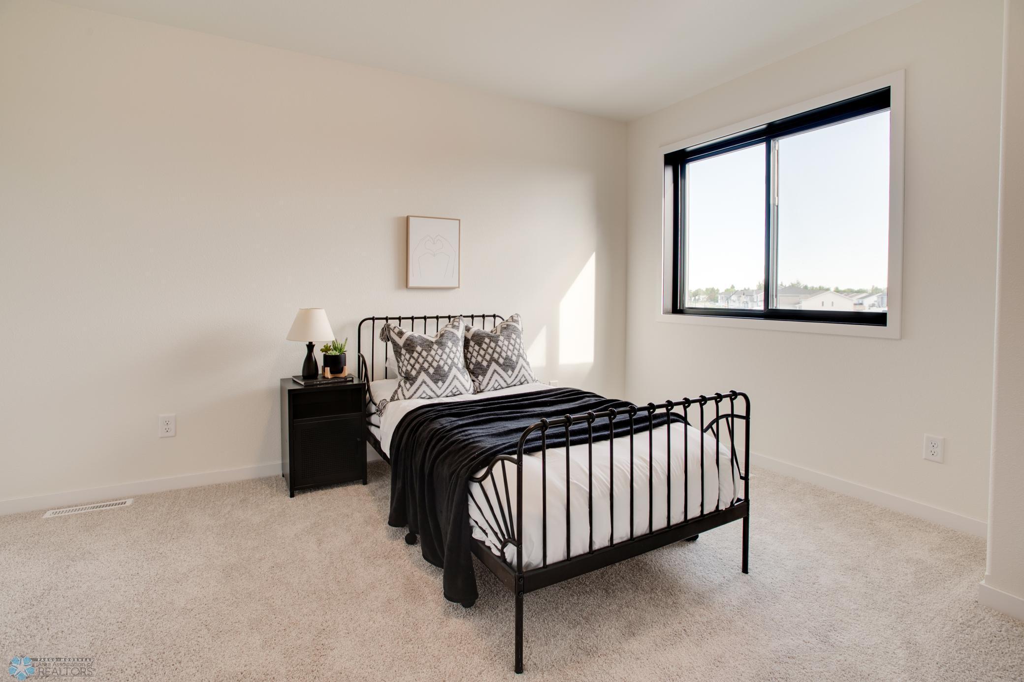 Fargo, North Dakota 58104, United States, 3 Bedrooms Bedrooms, ,3 BathroomsBathrooms,Residential,Pending,57848