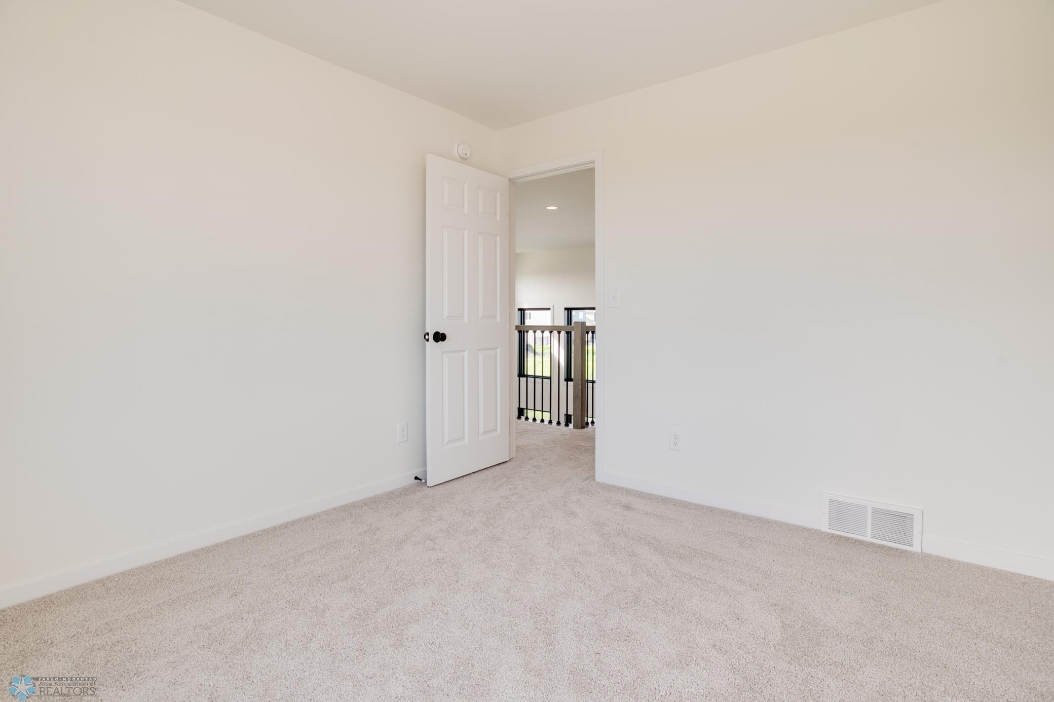 Fargo, North Dakota 58104, United States, 3 Bedrooms Bedrooms, ,3 BathroomsBathrooms,Residential,Pending,57848