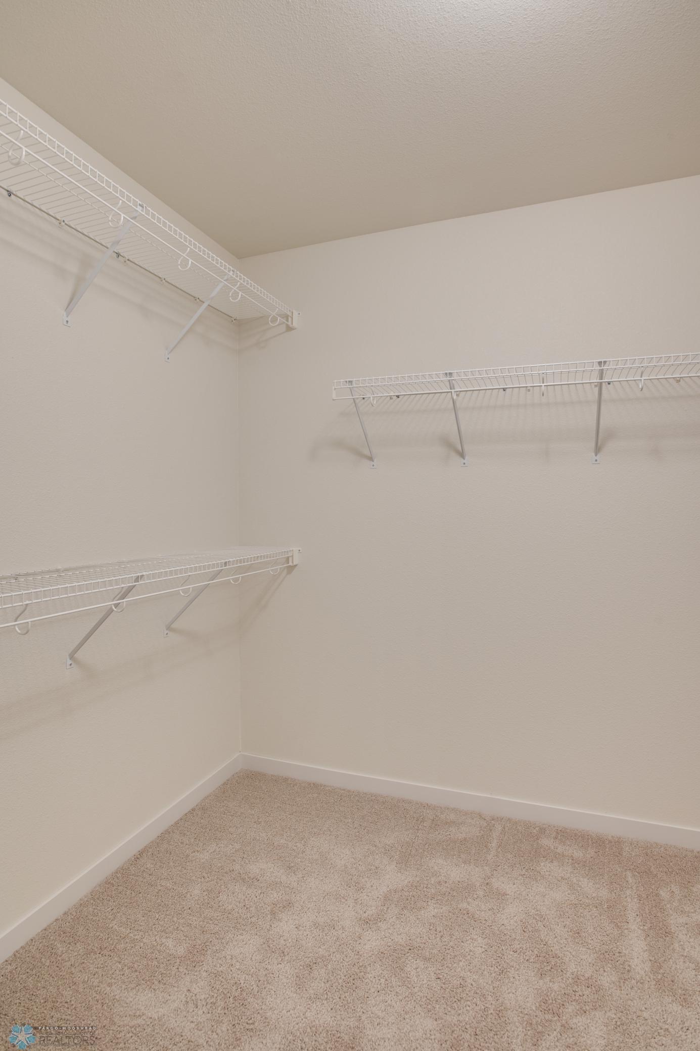 Fargo, North Dakota 58104, United States, 3 Bedrooms Bedrooms, ,3 BathroomsBathrooms,Residential,Pending,57848