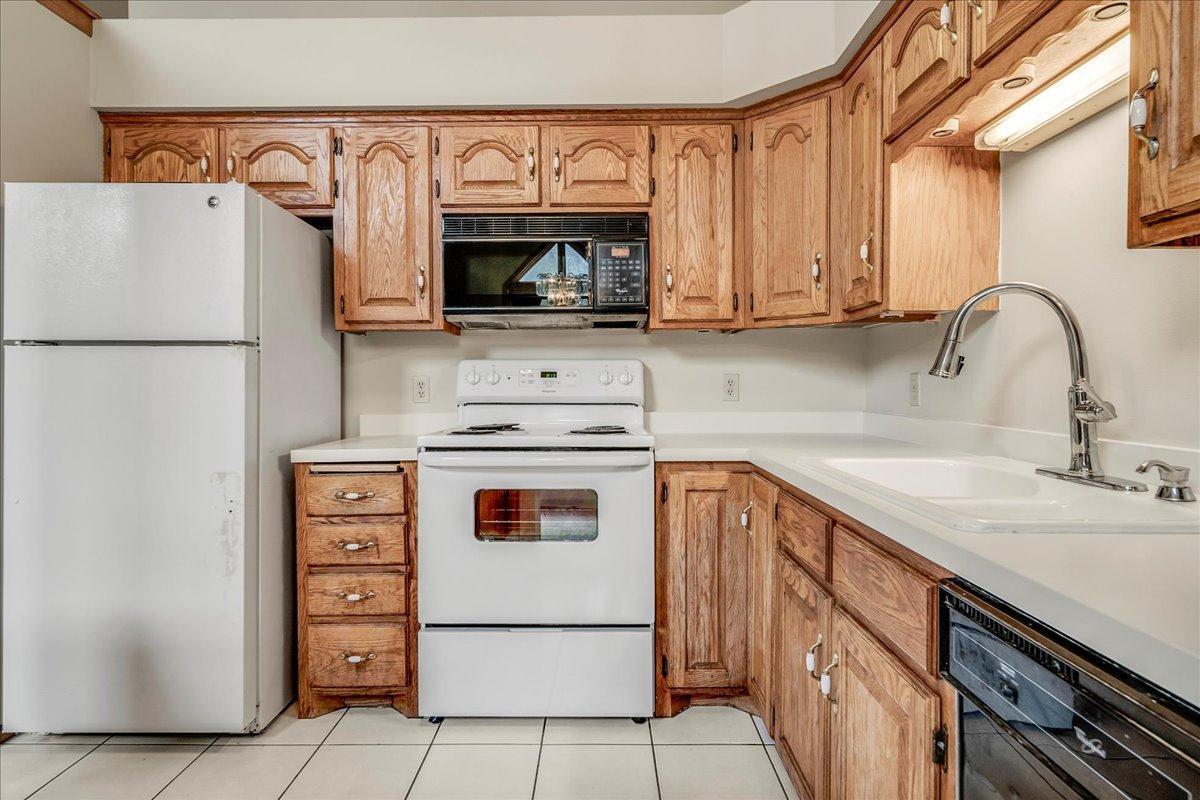 12510 Parkwood Drive, Burnsville, Minnesota image 13