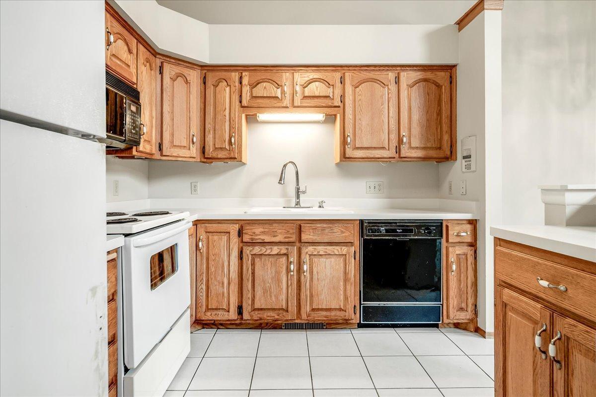 12510 Parkwood Drive, Burnsville, Minnesota image 12