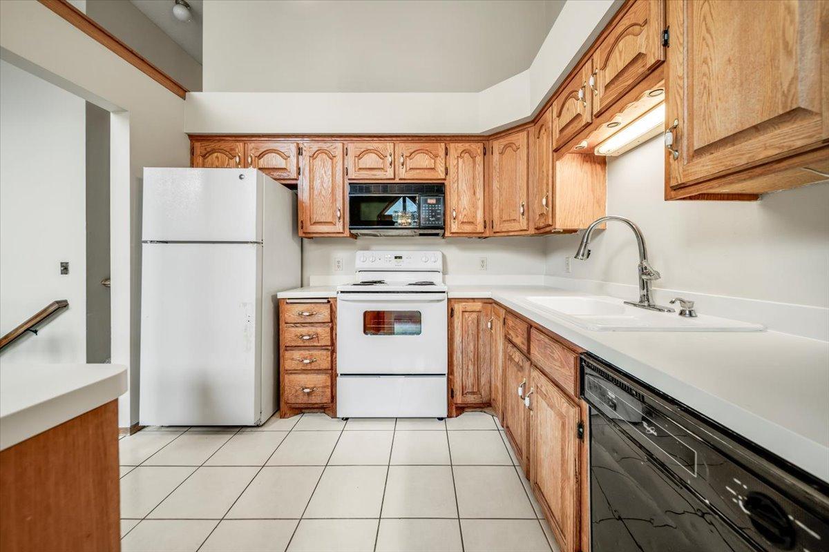 12510 Parkwood Drive, Burnsville, Minnesota image 11