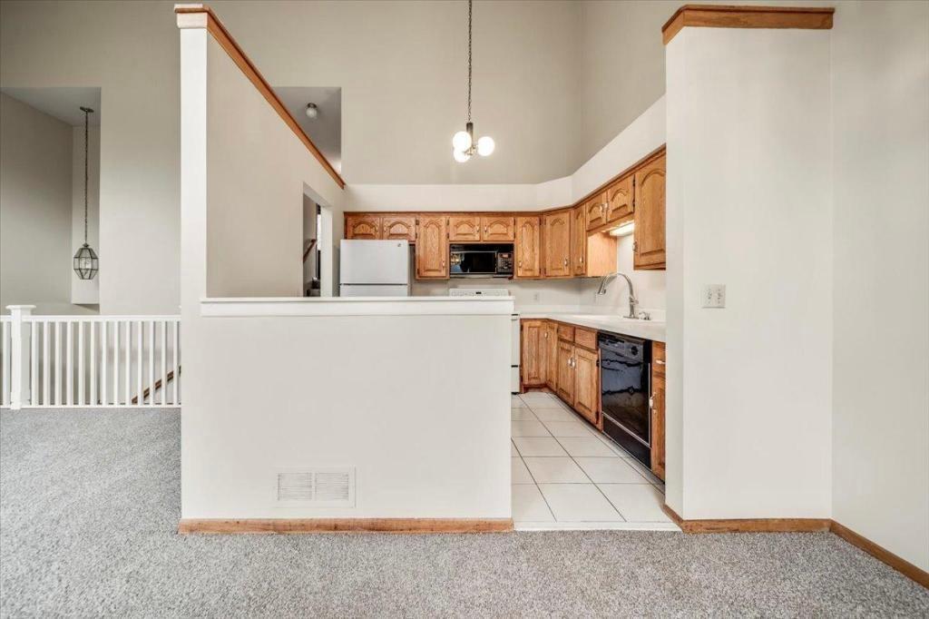 12510 Parkwood Drive, Burnsville, Minnesota image 10