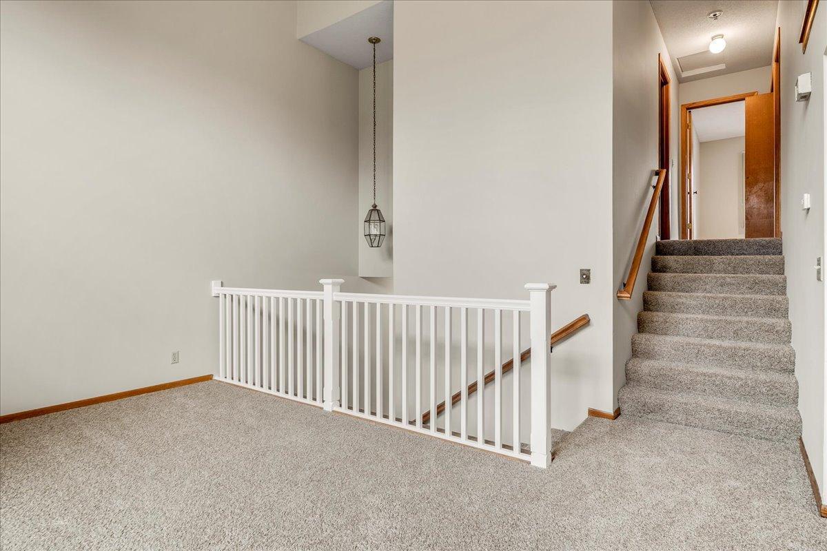 12510 Parkwood Drive, Burnsville, Minnesota image 9