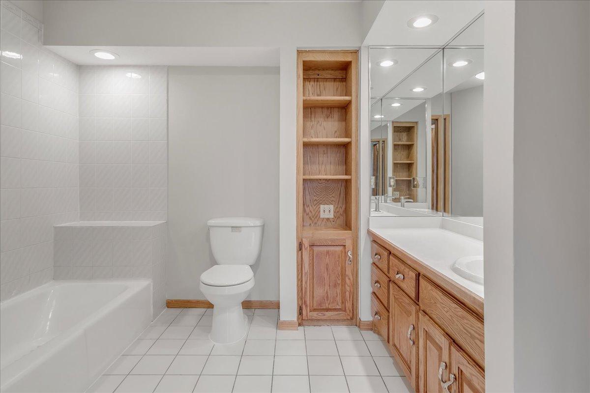 12510 Parkwood Drive, Burnsville, Minnesota image 17