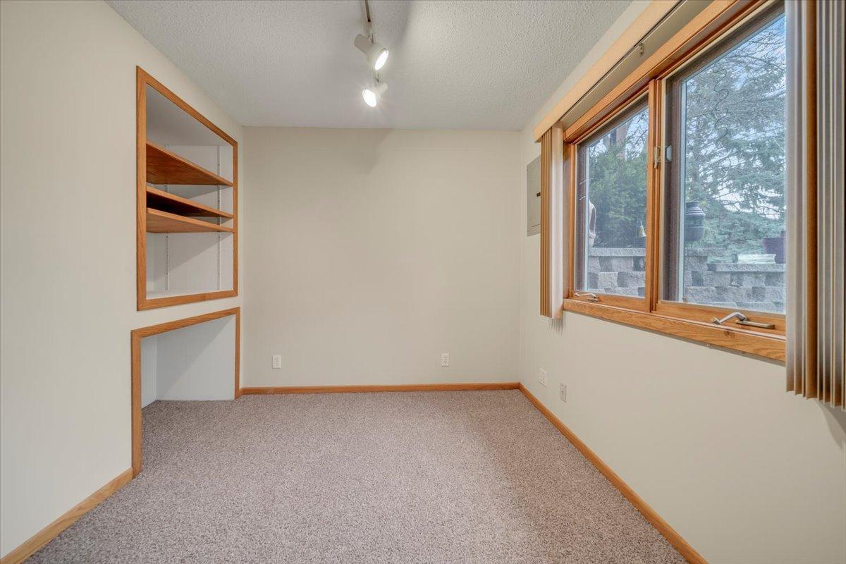 12510 Parkwood Drive, Burnsville, Minnesota image 30