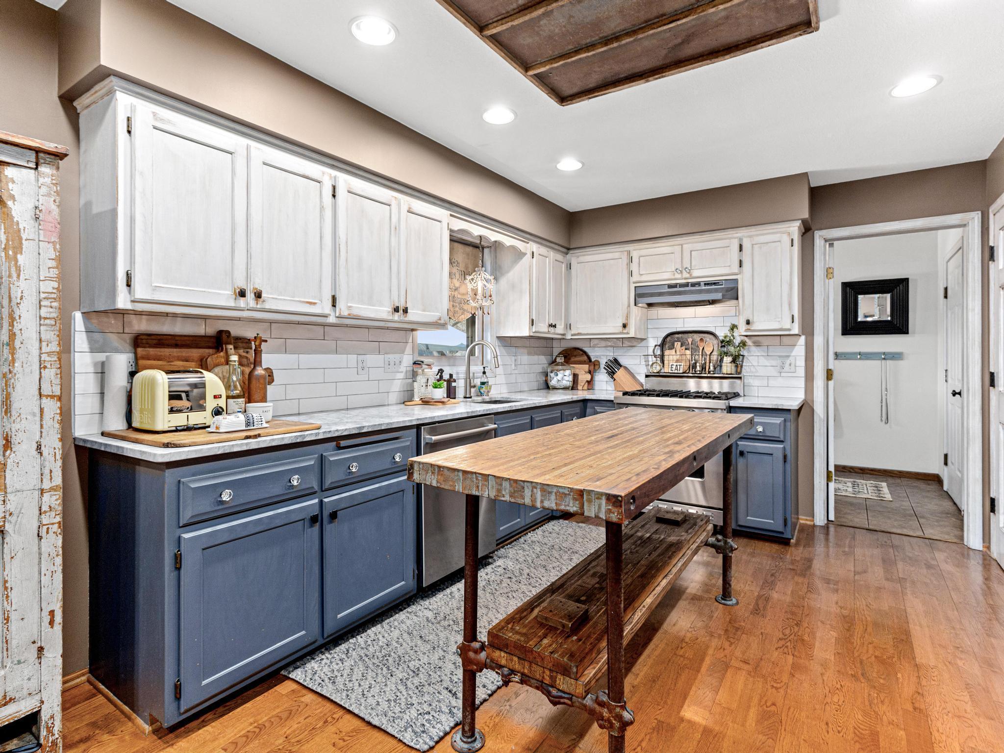12138 Kerry Street, Minneapolis, Minnesota image 17